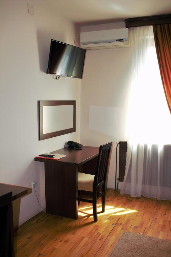 Garni Hotel City Kruševac Exteriör bild