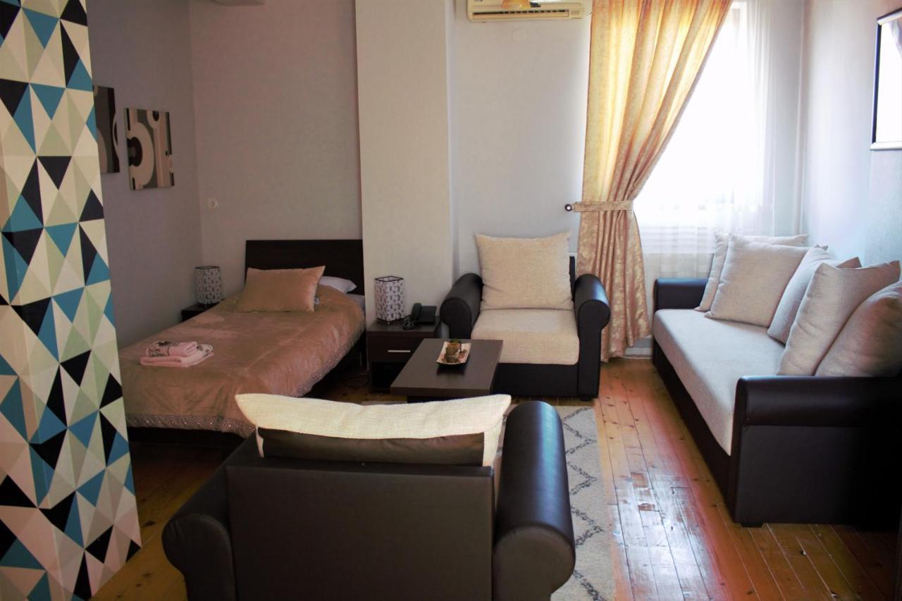 Garni Hotel City Kruševac Exteriör bild