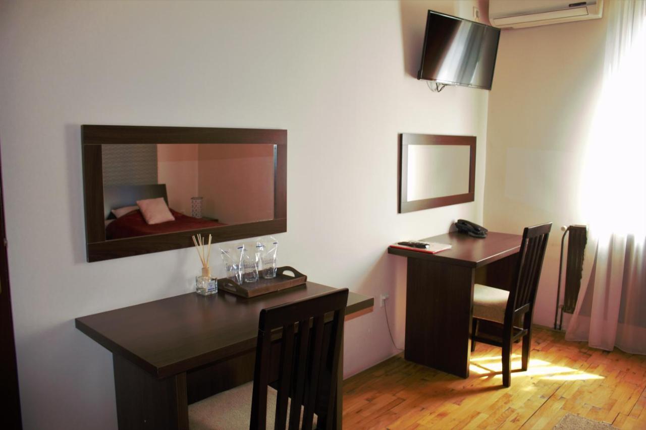 Garni Hotel City Kruševac Exteriör bild