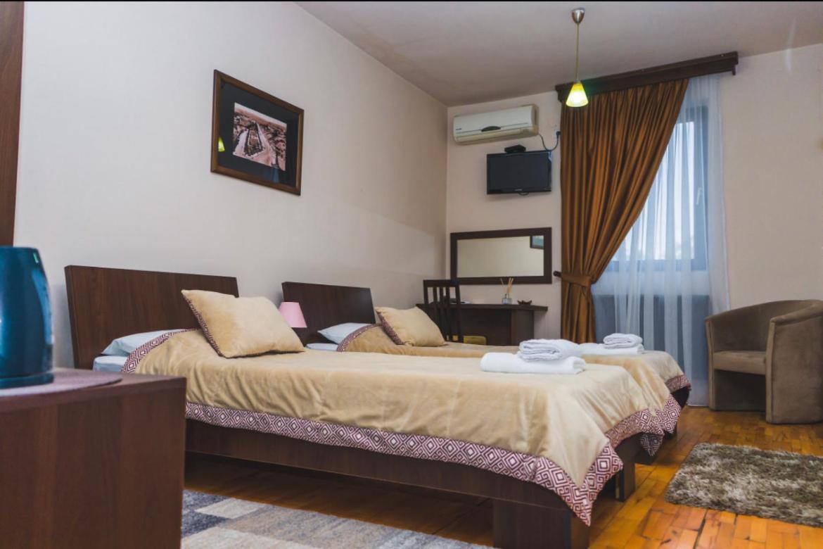 Garni Hotel City Kruševac Exteriör bild