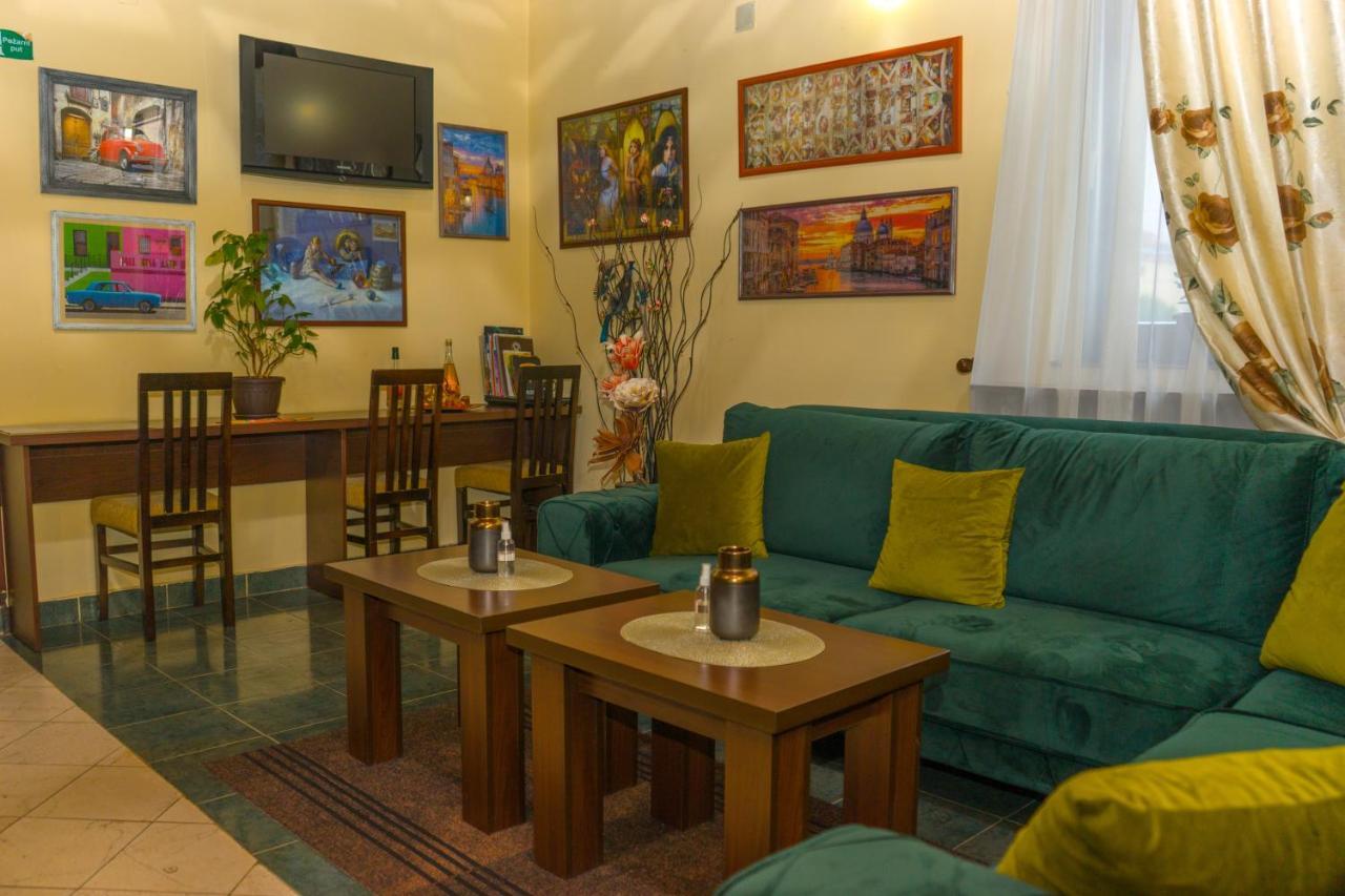 Garni Hotel City Kruševac Exteriör bild
