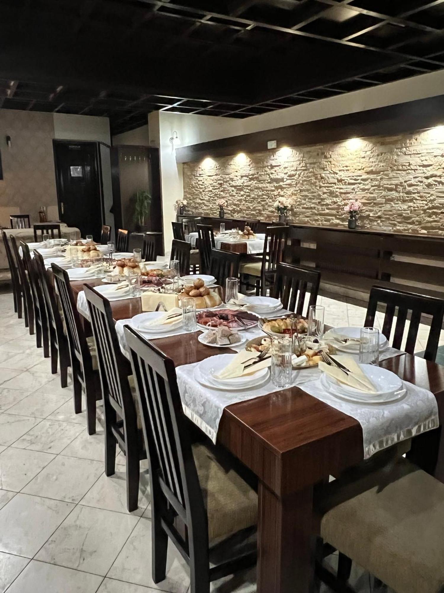 Garni Hotel City Kruševac Exteriör bild