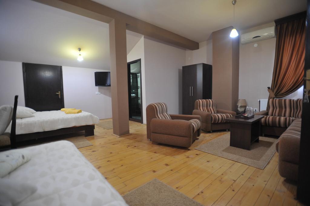 Garni Hotel City Kruševac Exteriör bild
